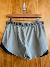 Load image into Gallery viewer, Size L Under Armour Green Women's Shorts
