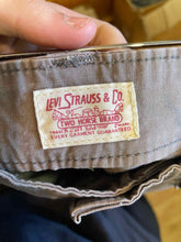 Load image into Gallery viewer, Size 30x32 Levi Men's Pants
