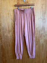 Load image into Gallery viewer, Size 8 Lululemon Peach Women&#39;s Pants
