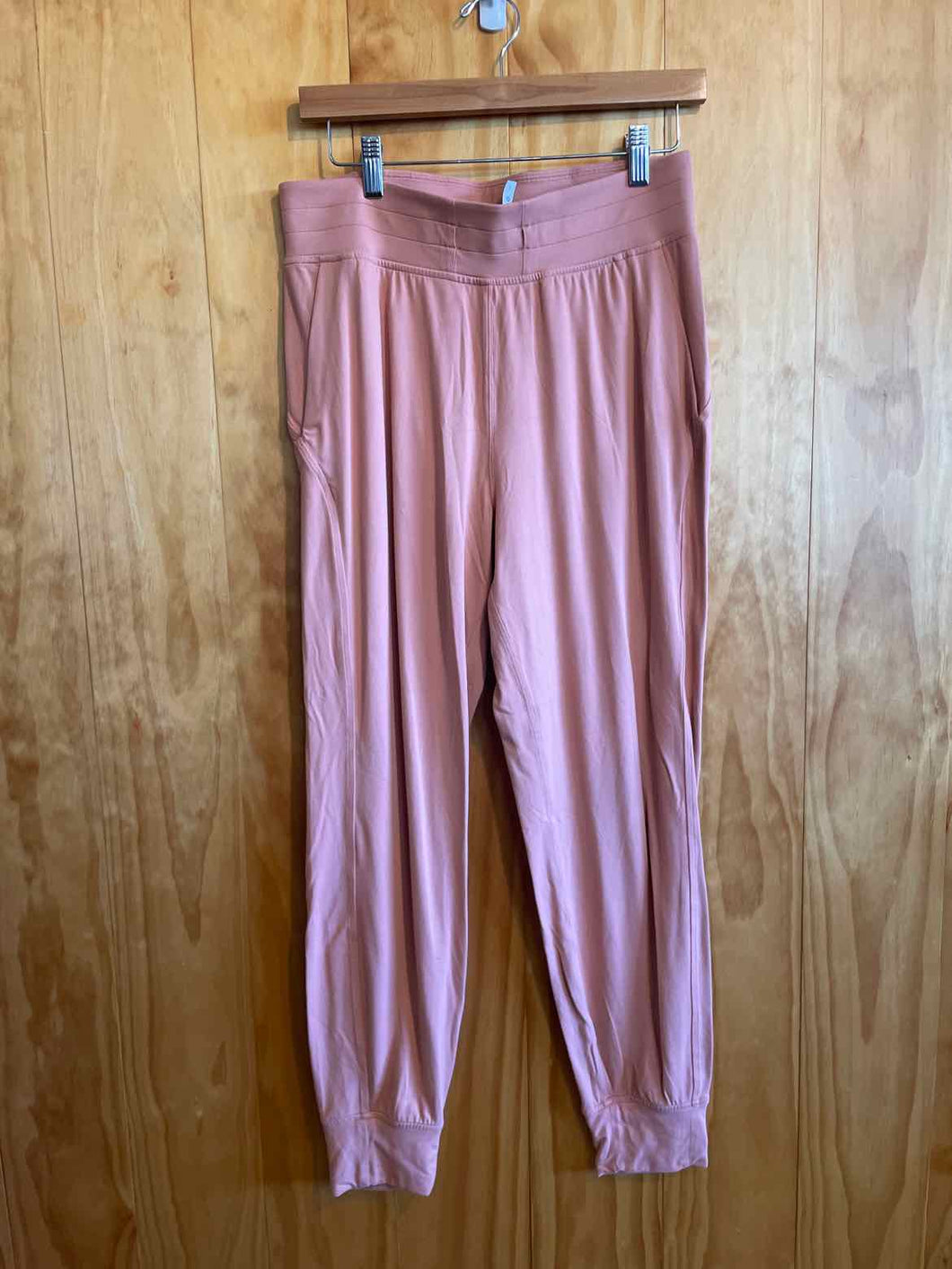 Size 8 Lululemon Peach Women's Pants