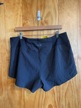 Load image into Gallery viewer, Size XL The North Face Black Women's Shorts
