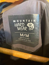 Load image into Gallery viewer, Size M Mountain Hardwear Men's Jacket
