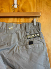 Load image into Gallery viewer, Size XS 686 Men's Snow Pants
