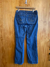 Load image into Gallery viewer, Size 9/10 Wrangler Blue Women&#39;s Jeans
