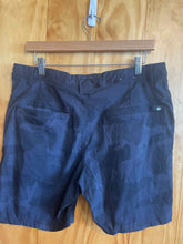 Load image into Gallery viewer, Size 34 686 Men&#39;s Shorts
