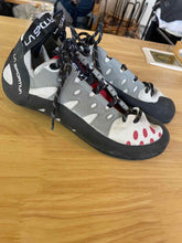 Load image into Gallery viewer, La Sportiva 7.5 Climbing
