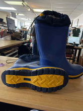 Load image into Gallery viewer, Shoe Size 4 Lands End Blue Rain Boots
