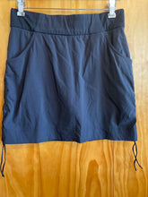 Load image into Gallery viewer, Size Medium Columbia Black Skirt
