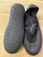 Load image into Gallery viewer, Aqua Lung Water Shoes
