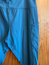 Load image into Gallery viewer, Size M Duluth Trading Aqua Women's Leggings
