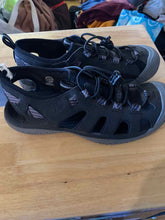 Load image into Gallery viewer, Shoe Size 9 Keen Black Sandals
