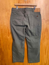 Load image into Gallery viewer, Size 36 Eddie Bauer Men&#39;s Pants
