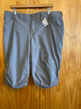 Load image into Gallery viewer, Size 16 REI Grey Women's Capris
