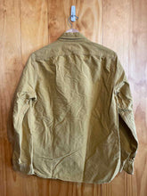 Load image into Gallery viewer, Size Small J Crew Men&#39;s Flannel
