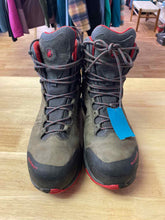 Load image into Gallery viewer, 9.5 mammut Men&#39;s Hiking Boots
