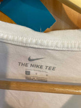 Load image into Gallery viewer, Size Large Nike Men&#39;s Short Sleeve Shirt
