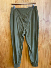 Load image into Gallery viewer, Size Medium Alaskan Hardgear Men&#39;s Sweatpants
