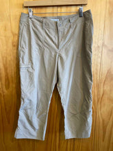 Load image into Gallery viewer, Size 10 Guide Series Tan Women's Capris
