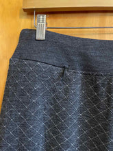 Load image into Gallery viewer, Size Medium Ice Breaker Grey Skirt
