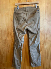 Load image into Gallery viewer, Size 30 Mountain Hardwear Men's Pants
