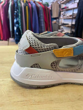 Load image into Gallery viewer, Women's Shoe Size 10 Columbia Taupe Water Shoes
