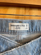 Load image into Gallery viewer, Size 6 Abercrombie &amp; Fitch Light Blue Women&#39;s Jeans

