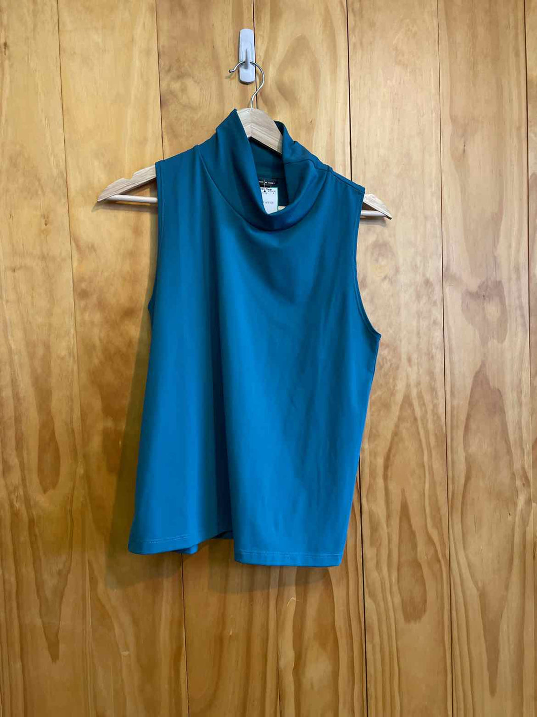 Size Medium Oiselle Teal Women's Tank Top