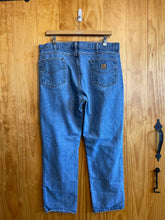 Load image into Gallery viewer, Size 40 Carhartt Men&#39;s Jeans
