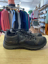 Load image into Gallery viewer, Shoe Size 7.5 Keen Black Hiking Shoes
