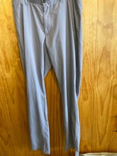 Load image into Gallery viewer, Size 36 Under Armour Men's Pants

