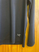 Load image into Gallery viewer, Size XL Arc'teryx Black Women's Long Sleeve Shirt
