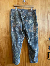 Load image into Gallery viewer, Size 38 Mossy Oak Men&#39;s Pants
