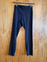 Load image into Gallery viewer, Size 6 Lululemon Black Women's Leggings
