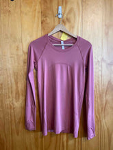 Load image into Gallery viewer, Size 6 Lululemon Pink Women's Long Sleeve Shirt
