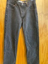 Load image into Gallery viewer, Size 33 Levi's Men's Jeans
