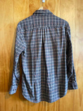 Load image into Gallery viewer, Size M St John's Bay Men's Long Sleeve Shirt
