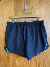 Load image into Gallery viewer, Size L Under Armour Black Women's Shorts
