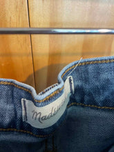 Load image into Gallery viewer, Size 33 Madewell Blue Women&#39;s Jeans
