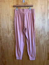 Load image into Gallery viewer, Size 8 Lululemon Peach Women&#39;s Pants
