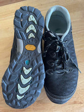 Load image into Gallery viewer, Women&#39;s Shoe Size 8 Ahnu Black Shoes
