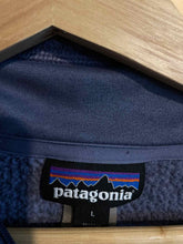 Load image into Gallery viewer, Size Large Patagonia Purple Women's Fleece Sweatshirt
