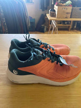 Load image into Gallery viewer, Women&#39;s Shoe Size 9 Topo Pink Running Shoes
