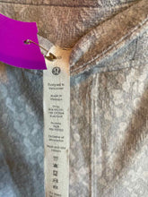 Load image into Gallery viewer, Size 10 Lululemon Grey Women&#39;s Pants
