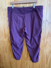 Load image into Gallery viewer, Size XL Lucy Maroon Women's Capris
