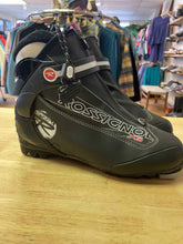 Load image into Gallery viewer, Rossignol 9.5 Cross Country Ski Boots
