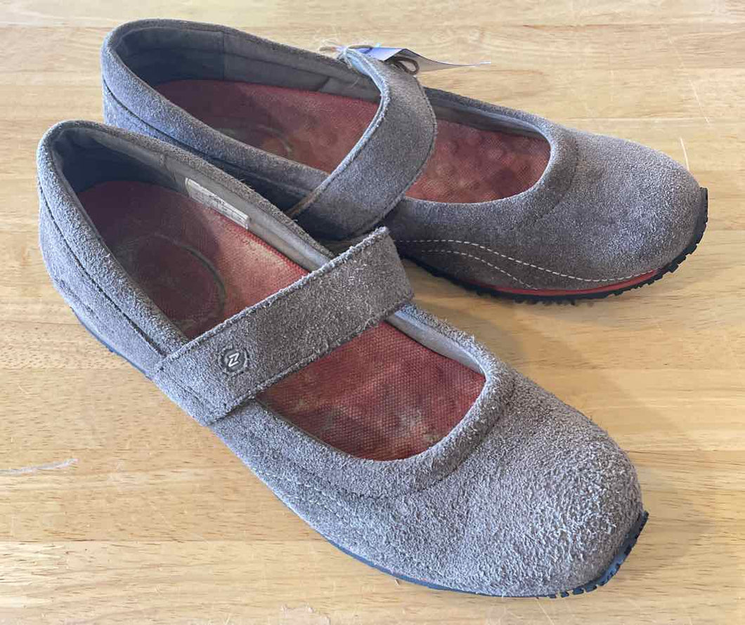 Women's Shoe Size 8 Eddie Bauer Brown Casual Shoes
