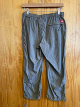 Load image into Gallery viewer, Size 6 The North Face Olive Women's Capris
