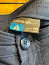 Load image into Gallery viewer, Size 14P Eddie Bauer Navy Women's Capris
