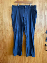 Load image into Gallery viewer, Size 38 Orvis Men&#39;s Pants
