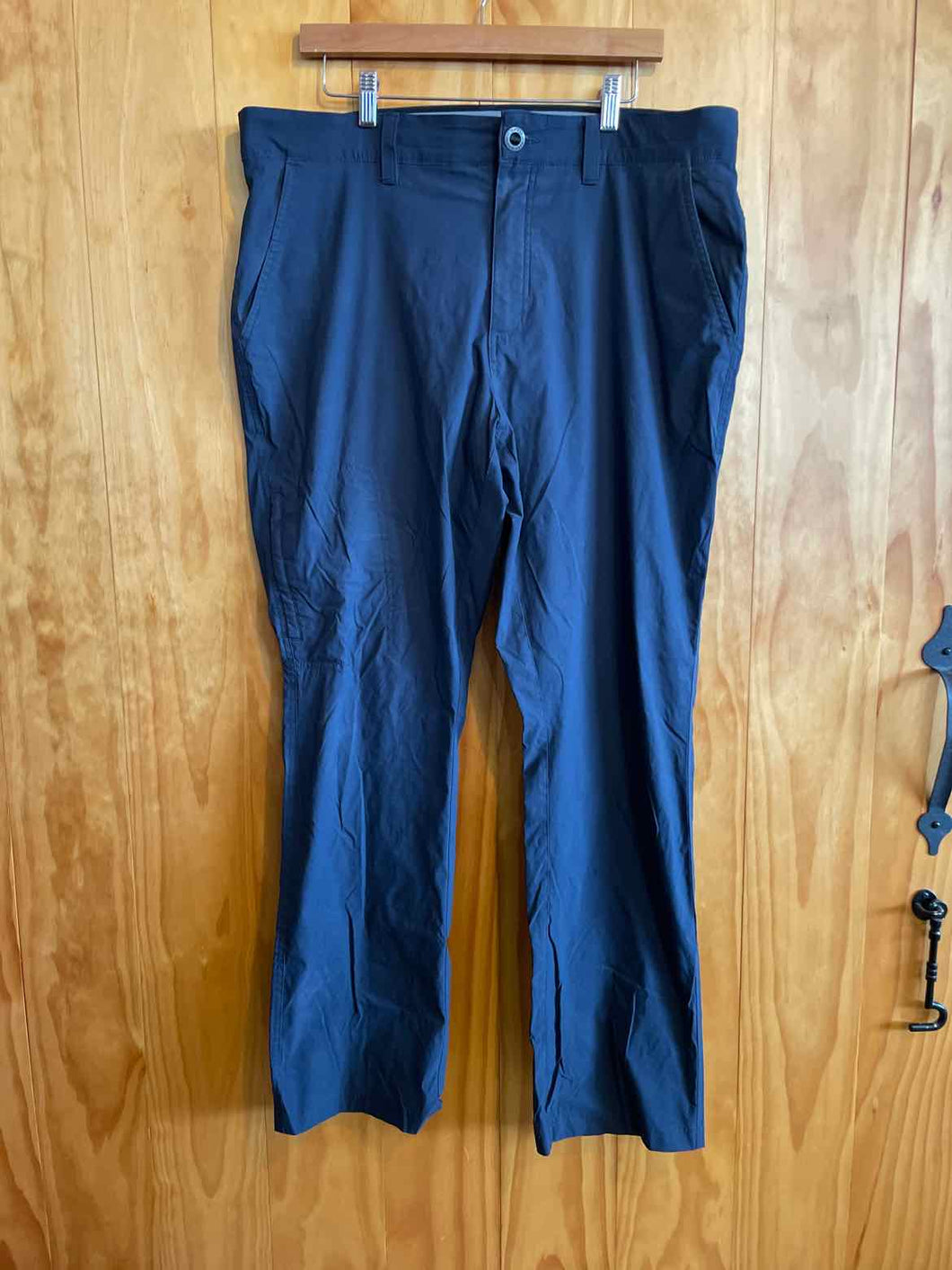 Size 38 Orvis Men's Pants